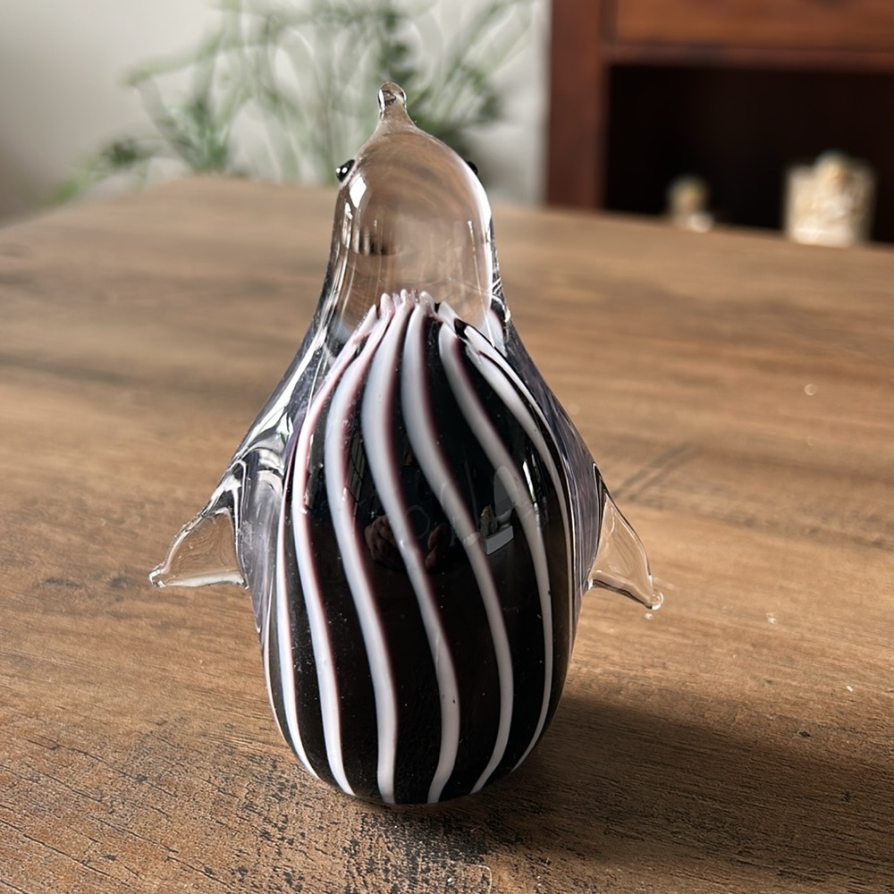 Vintage Blown Glass Penguin Figurine Paperweight - Picture 3 of 5